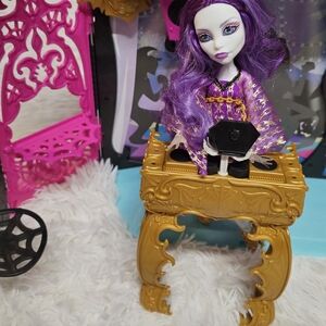 Monster High 13 Wishes Party Lounge Playset & Spectra Vondergeist Doll 2013 OOB
